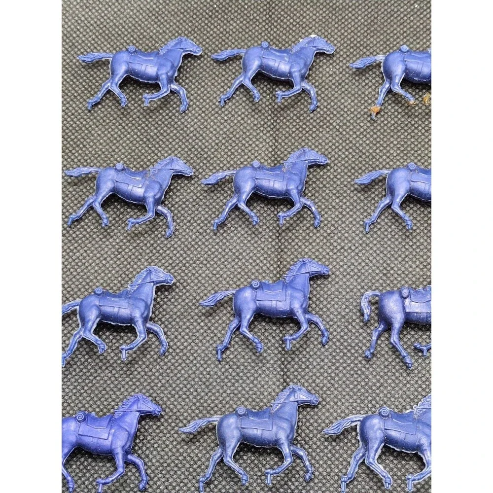 (26) Horse Cavalry Miniatures 1/72 Scale